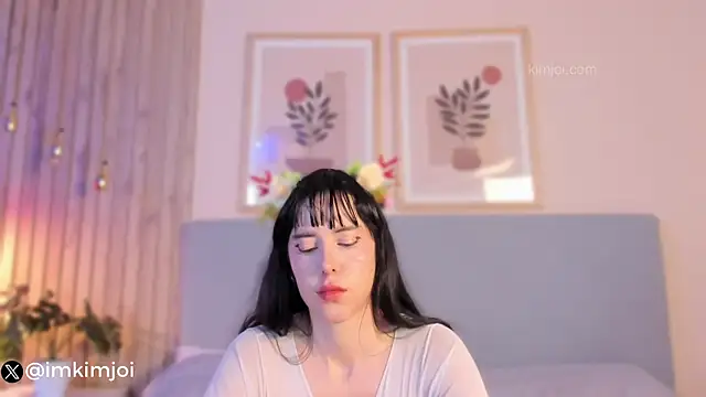 KiimJoi online show from April 1, 1:41 pm