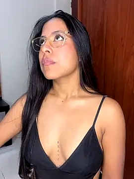 Snapshot of Kendra_C chatting on October 18, 1:52 am Kendra C online show from October 18, 1:52 am