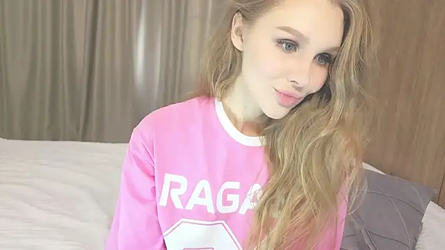 Snapshot of Brigitte_Bardot chatting on October 3, 6:18 am Brigitte Bardot online show from October 3, 6:18 am