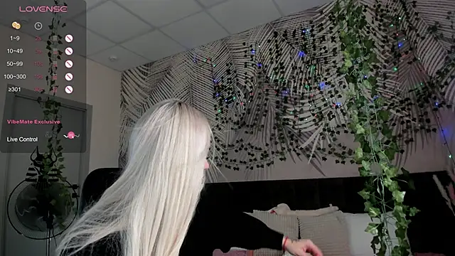 Kira Key online show from January 9, 1:43 am