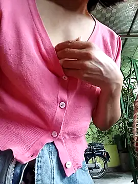 Snapshot of Thaohoa_love chatting on October 1, 11:20 pm Thaohoa love online show from October 1, 11:20 pm