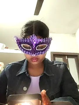 layra 9900 online show from December 13, 8:15 pm