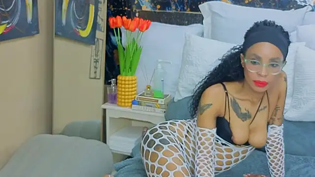 Snapshot of CaramelNatashaxx chatting on October 3, 1:22 am CaramelNatashaxx online show from October 3, 1:22 am