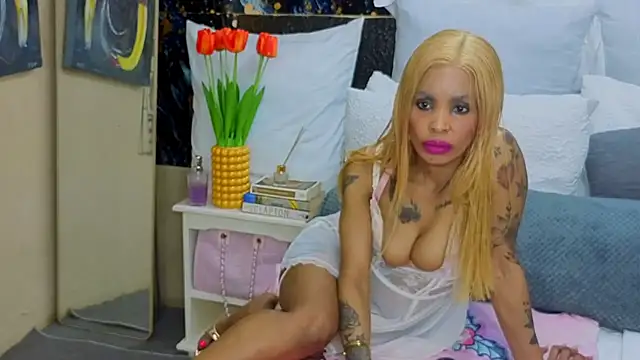 Snapshot of CaramelNatashaxx chatting on September 25, 4:00 am CaramelNatashaxx online show from September 25, 4:00 am