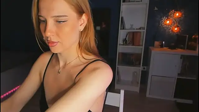Snapshot of Eviesa_Soffija chatting on September 28, 8:19 am Eviesa Soffija online show from September 28, 8:19 am