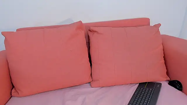 Snapshot of scarletross_ chatting on October 3, 2:22 pm scarletross  online show from October 3, 2:22 pm