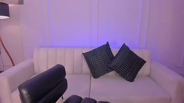 LeahNovac online show from November 27, 11:24 am