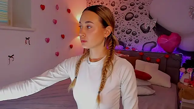 AlexaWilds online show from February 12, 1:35 pm