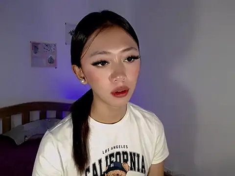 lovely kiannaHugecock online show from March 31, 2:28 pm