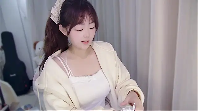 YUANYUAN-A online show from February 11, 1:01 pm