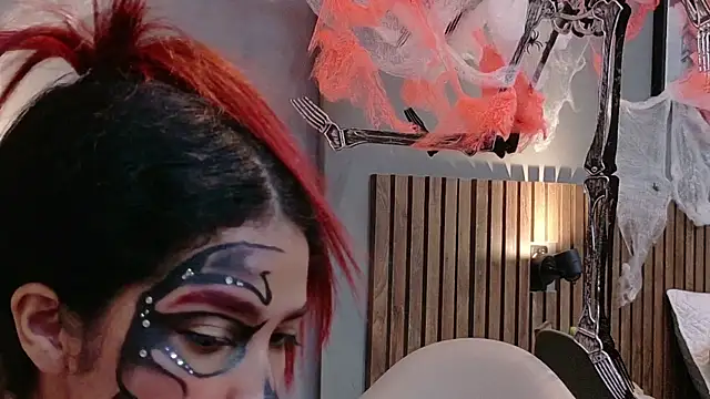 Snapshot of luna_roja25 chatting on October 17, 1:47 pm luna roja25 online show from October 17, 1:47 pm