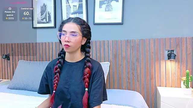 Snapshot of luna_roja25 chatting on September 15, 1:30 pm luna roja25 online show from September 15, 1:30 pm