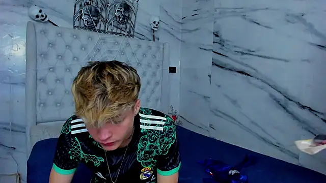 Ari and Storm online show from November 7, 12:16 am