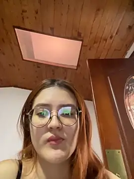 Snapshot of MiaWinxxx chatting on October 12, 9:06 pm MiaWinxxx online show from October 12, 9:06 pm