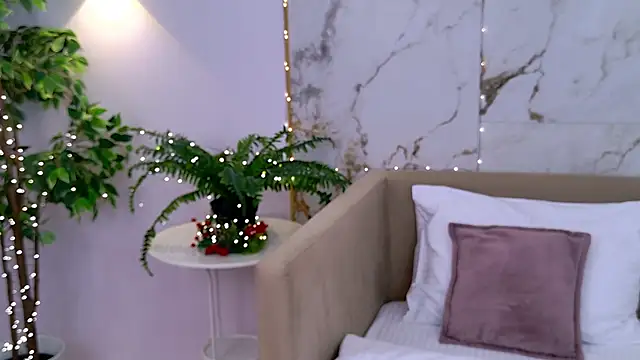 AmadaReine online show from December 22, 4:10 pm