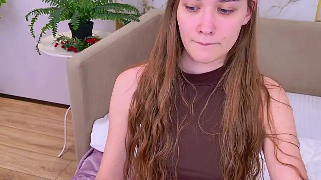 AmadaReine online show from December 14, 8:03 pm