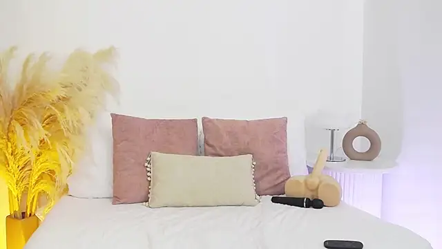 NicolleSteel online show from March 26, 3:03 pm