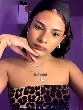 luluzinhax online show from November 20, 1:50 am