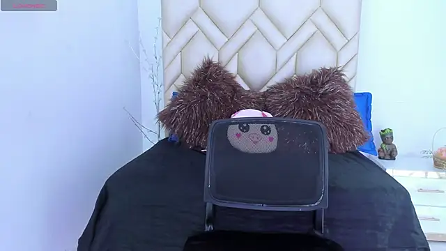 Snapshot of sexy_thin_anastasia chatting on October 15, 7:05 pm sexy thin anastasia online show from October 15, 7:05 pm