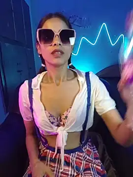 royeoy22 online show from April 1, 1:01 pm