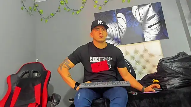 Snapshot of AngelAndChris chatting on September 29, 12:21 pm AngelAndChris online show from September 29, 12:21 pm