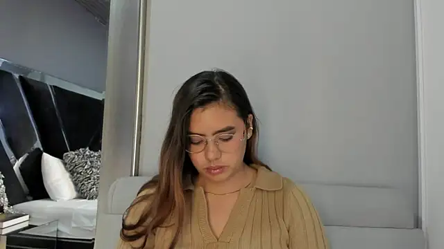 Snapshot of AmeliaDupontt chatting on September 25, 3:27 am AmeliaDupontt online show from September 25, 3:27 am