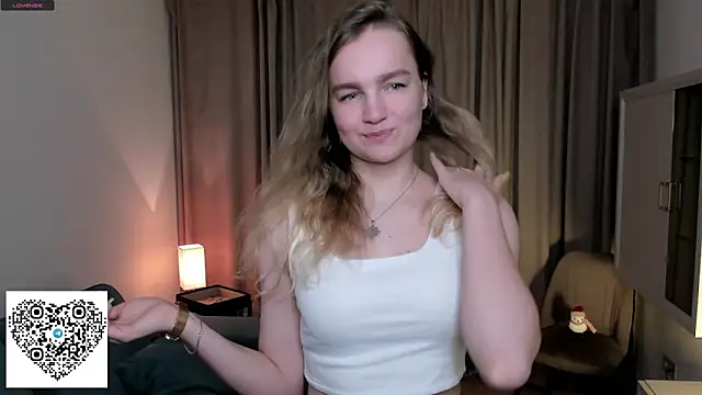 KerenFurguson online show from October 8, 8:24 pm