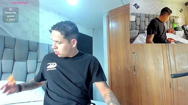 Snapshot of markAndPhilip chatting on October 3, 12:54 pm markAndPhilip online show from October 3, 12:54 pm