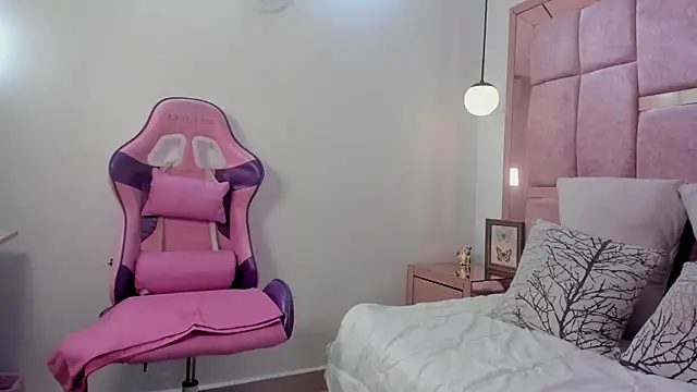 Snapshot of kate_lua chatting on September 17, 12:47 pm kate lua online show from September 17, 12:47 pm