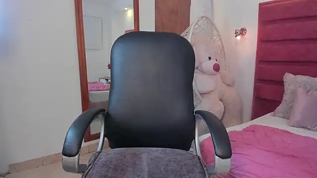 Snapshot of kate_lua chatting on October 2, 12:10 pm kate lua online show from October 2, 12:10 pm