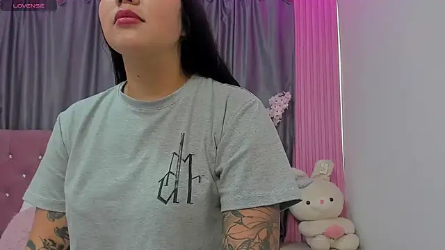 Nayla-Mouna online show from October 8, 7:51 pm