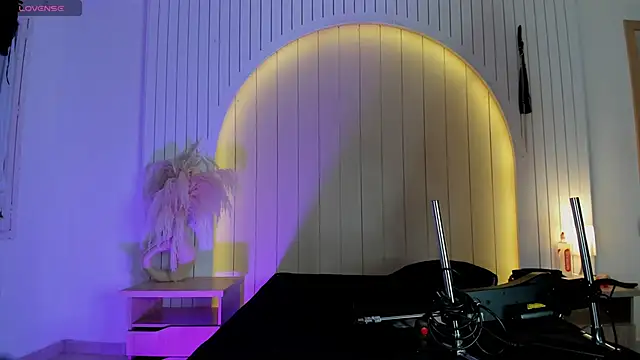 ALICESANDOVAL online show from April 15, 11:44 am