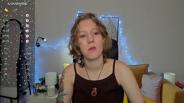 Snapshot of Hailey_Foxy chatting on September 25, 8:57 am Hailey Foxy online show from September 25, 8:57 am