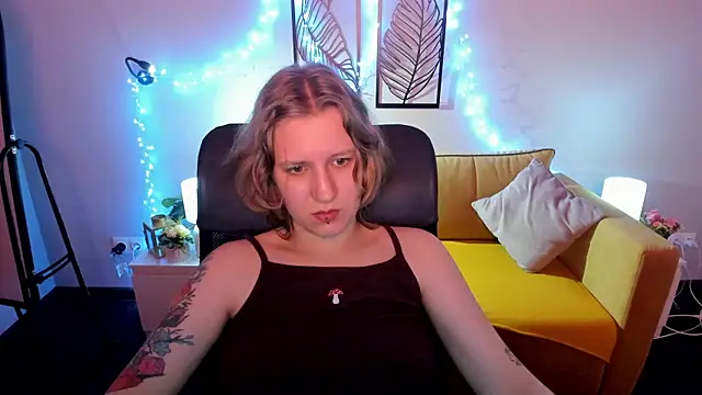 Snapshot of Hailey_Foxy chatting on October 15, 9:01 am Hailey Foxy online show from October 15, 9:01 am