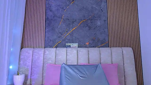 mia scot online show from April 17, 11:56 am