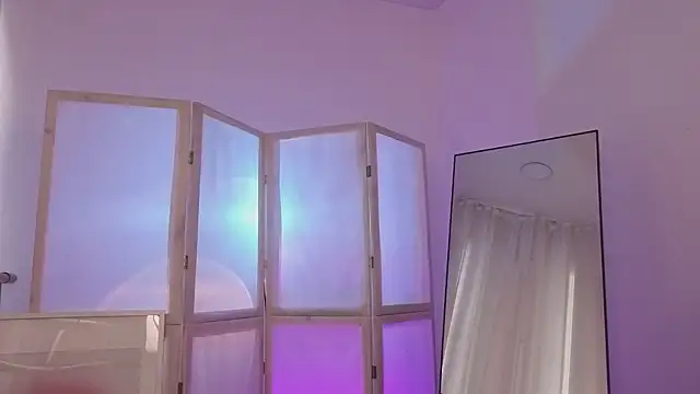 Lina Glow online show from April 13, 8:15 am