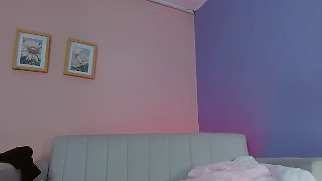 Snapshot of lourdes_moon22 chatting on September 19, 1:21 pm lourdes moon22 online show from September 19, 1:21 pm