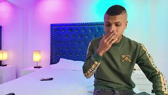 Damian and roxanne online show from October 4, 12:33 pm