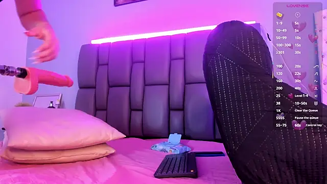 Niicolle Evanss online show from September 22, 7:56 pm