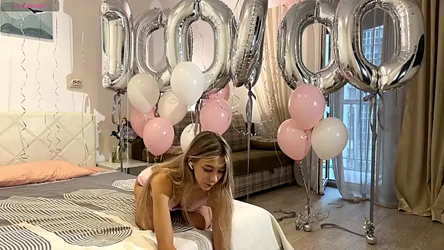 KaeliaScorch online show from September 18, 3:10 pm