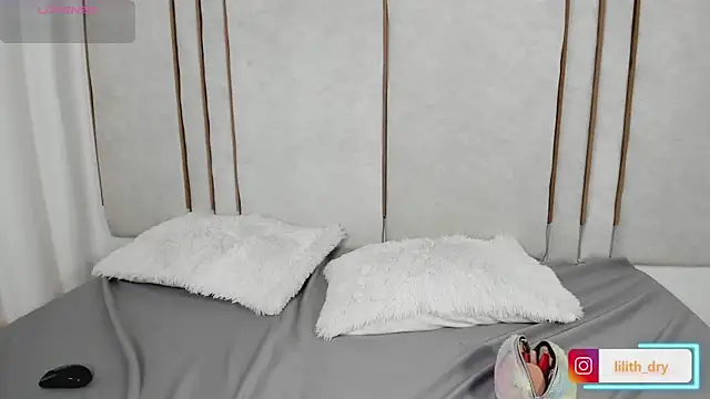 Lilith dry online show from December 18, 4:23 pm