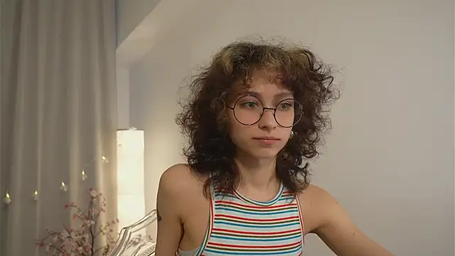 MimiLicks online show from September 17, 7:39 am