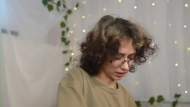 MimiLicks online show from September 19, 8:57 am