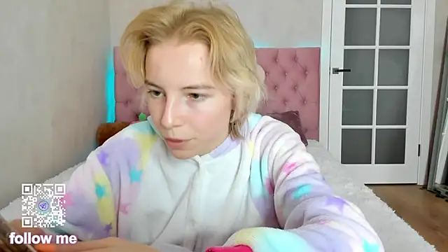 Snapshot of Pink_Lila18 chatting on October 7, 9:03 am Pink Lila18 online show from October 7, 9:03 am