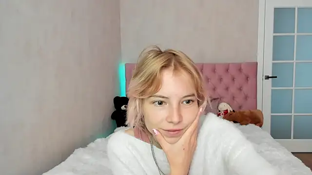 Snapshot of Pink_Lila18 chatting on September 14, 8:34 am Pink Lila18 online show from September 14, 8:34 am