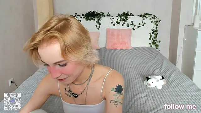 Snapshot of Pink_Lila18 chatting on October 6, 8:53 am Pink Lila18 online show from October 6, 8:53 am
