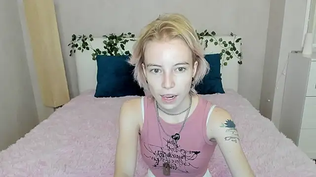 Snapshot of Pink_Lila18 chatting on September 19, 8:57 am Pink Lila18 online show from September 19, 8:57 am
