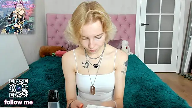 Snapshot of Pink_Lila18 chatting on October 15, 9:34 am Pink Lila18 online show from October 15, 9:34 am