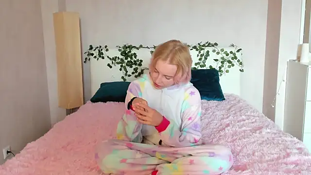 Snapshot of Pink_Lila18 chatting on September 10, 8:25 am Pink Lila18 online show from September 10, 8:25 am