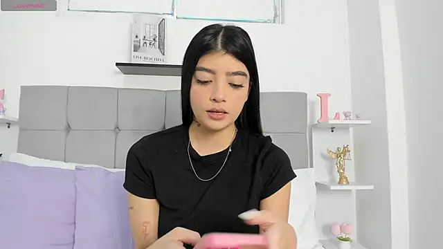 Sarahlopezz online show from June 4, 7:07 pm